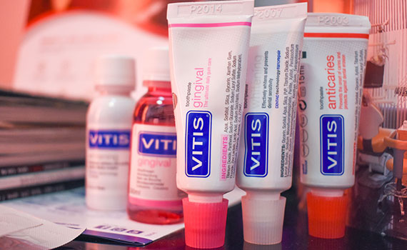 Паста за зъби и вода за уста DentAid от серията Vitis Gingival за чувствителни венци